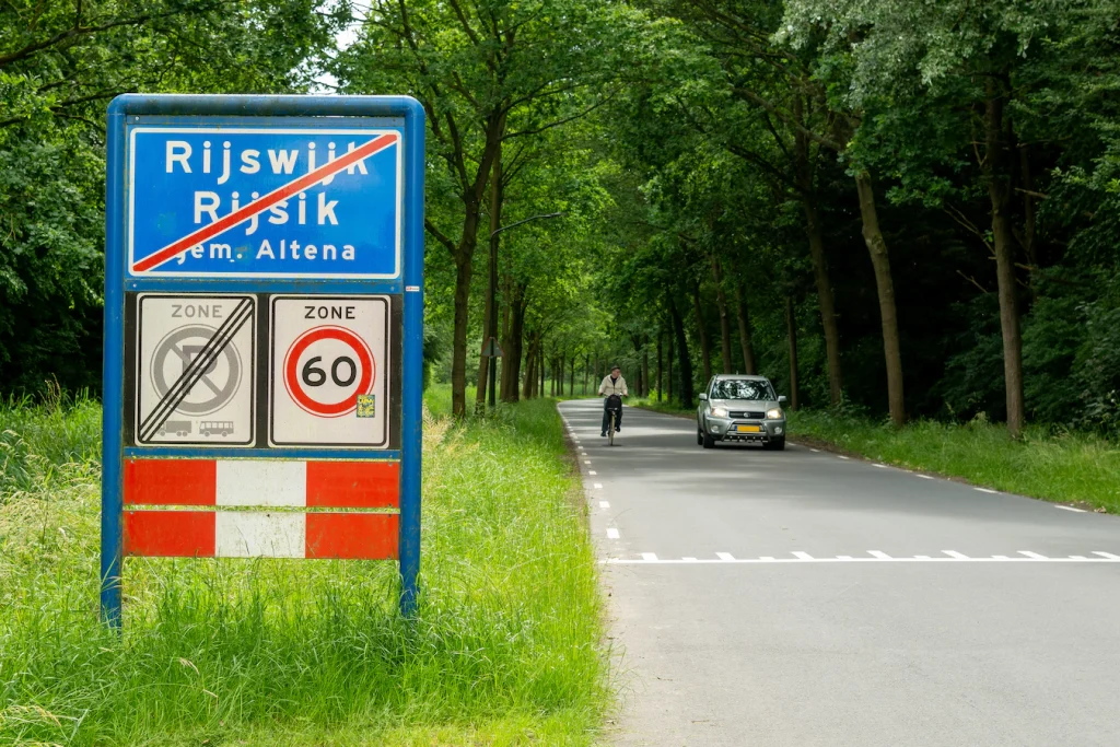 Ontbijt, fiets en frisse lucht: dorpsraad Uitwijk wijst op gevaarlijke fietsroute
